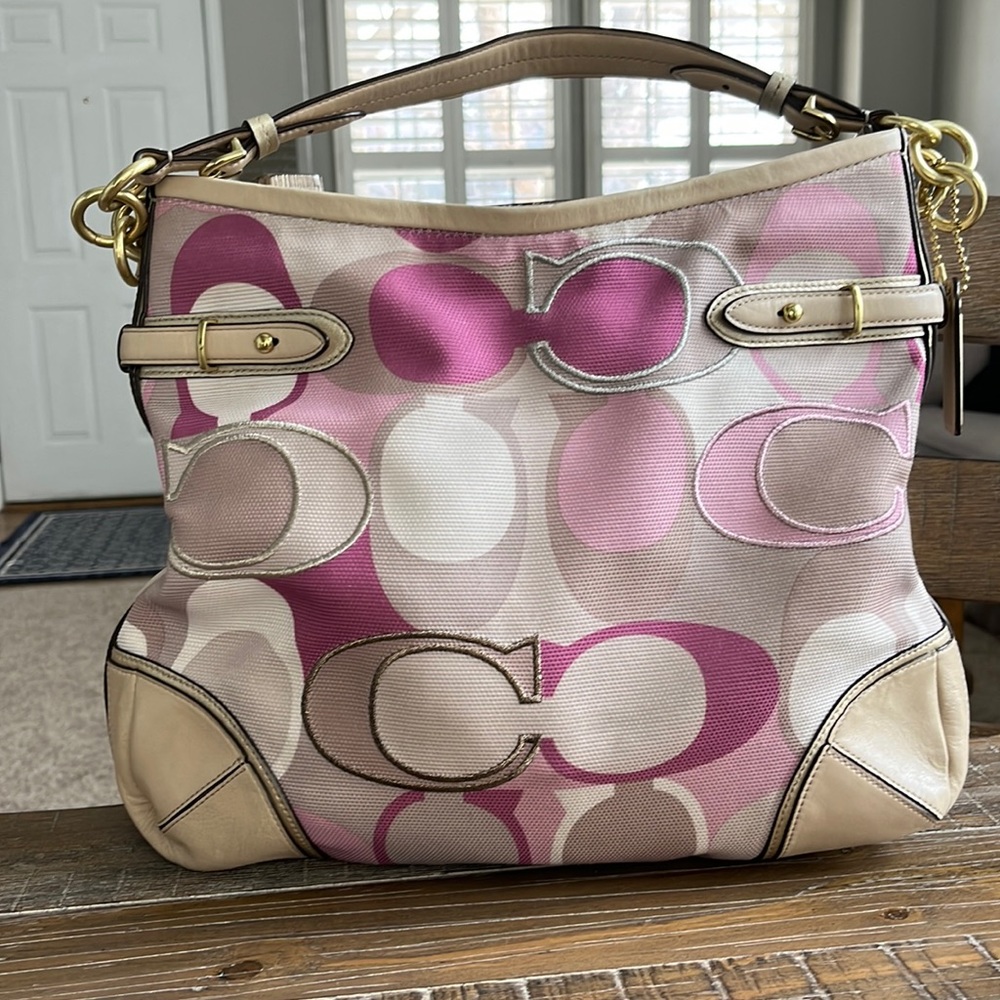 Adorable Coach bag in excellent condition.